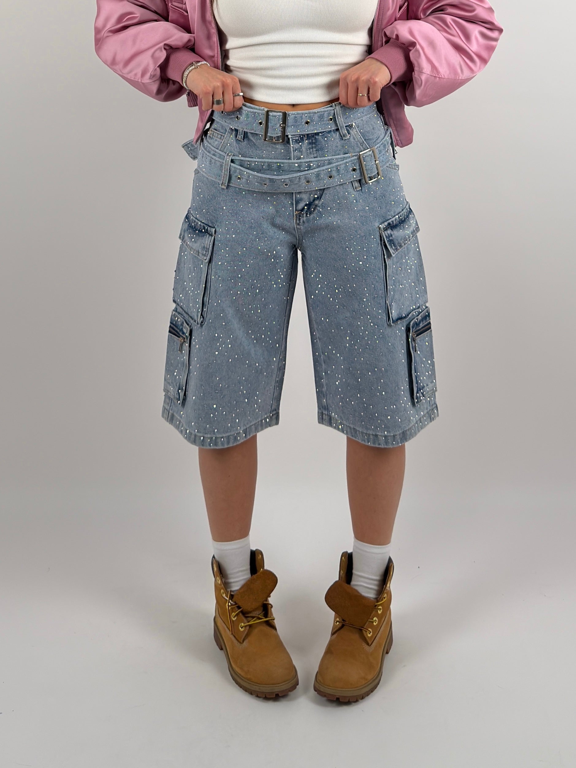 Jorts con brillantini e cinture