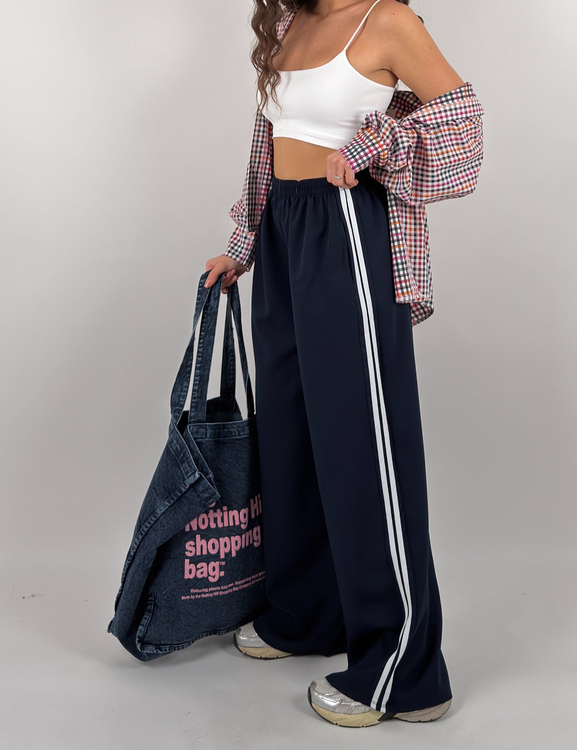 Pantalone con strisce laterali