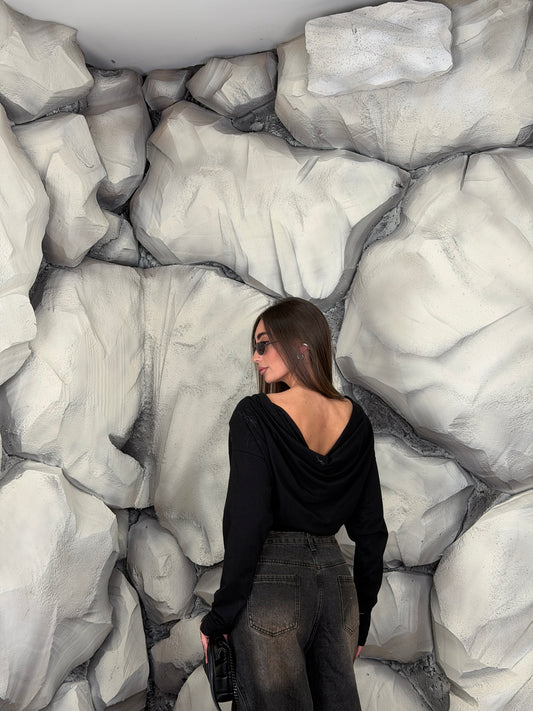 Maglia scollo sulla schiena