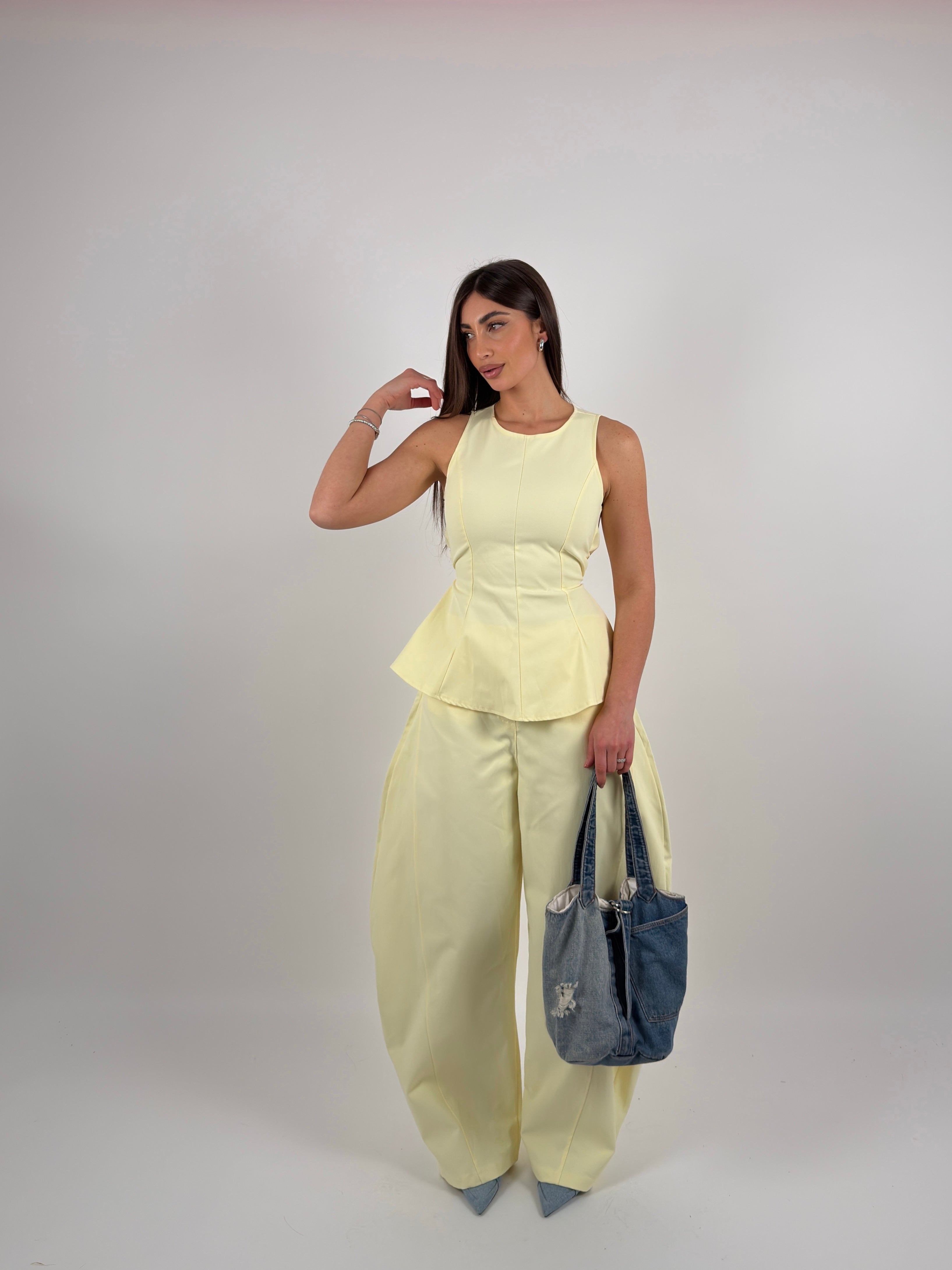 Completo tessuto SIMILDENIM, pantalone ballon e top giromanica con stringhe