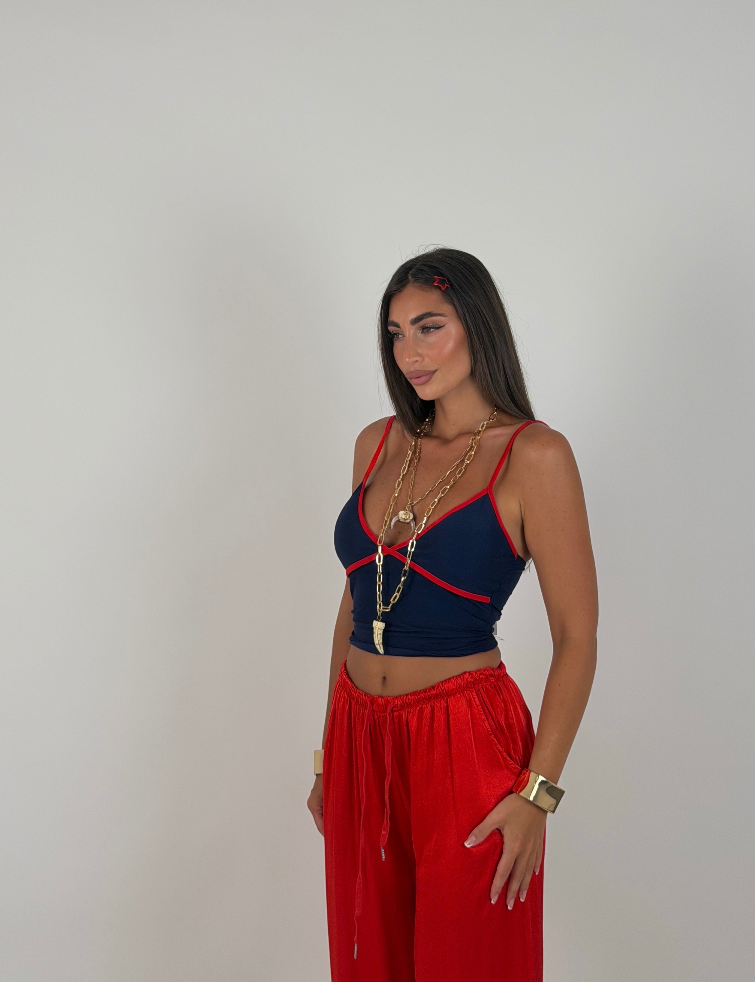 Top doppio colore con bretellina elastica e coppa