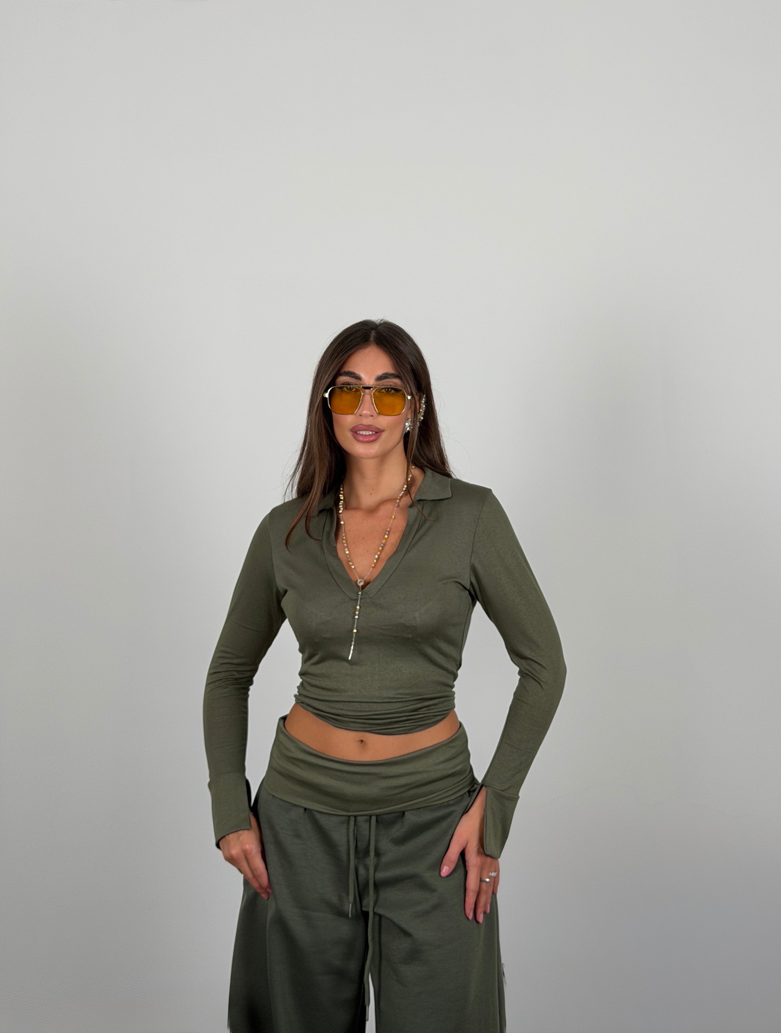 Maglia collo camicia semivelata