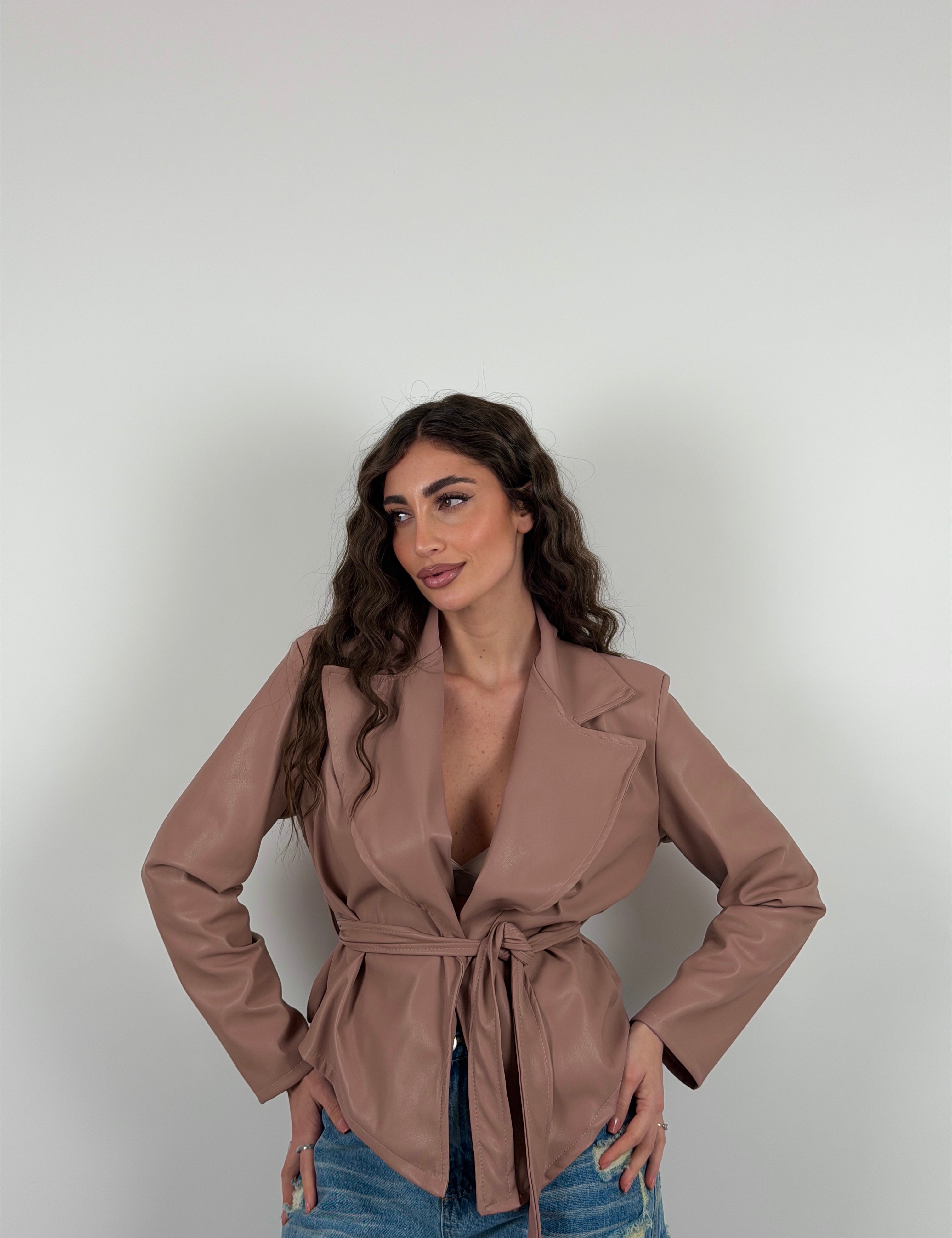 Giacca con cintura in vita