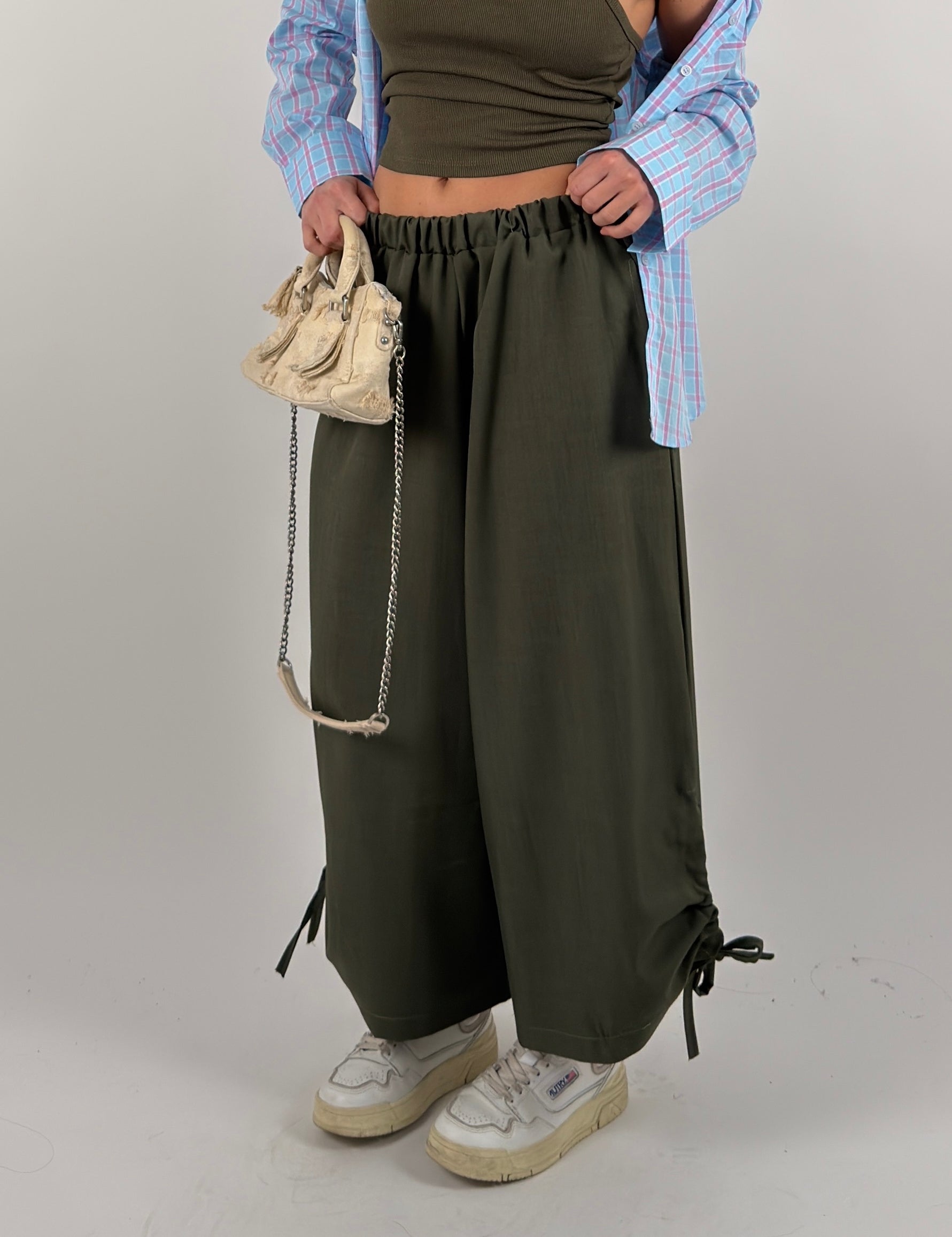 Jorts in tessuto regolabile sul lato