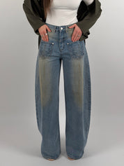 Jeans sabbiato ballon, con ricami