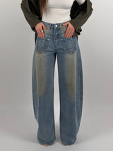 Jeans sabbiato ballon, con ricami