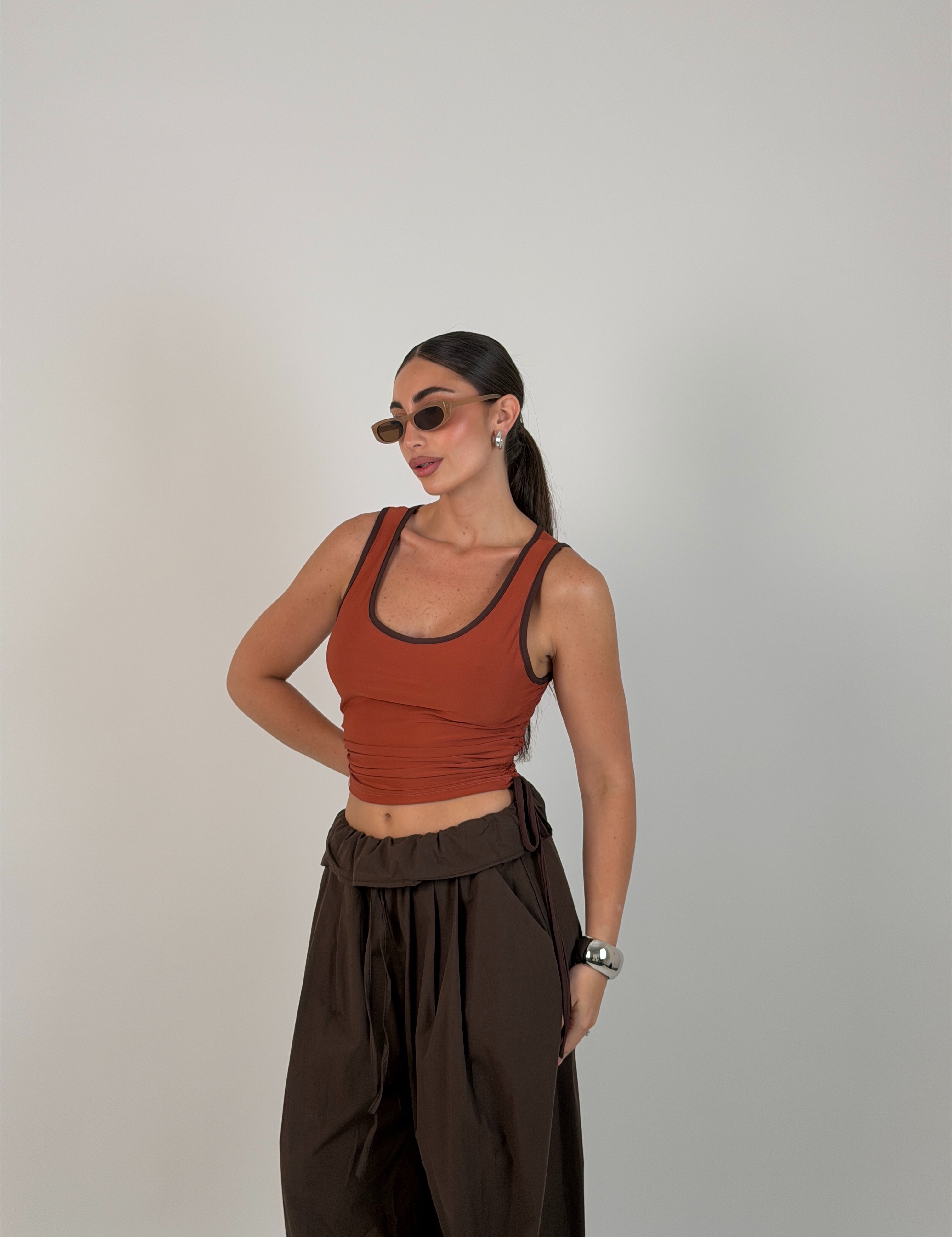 Top bicolor con laccetti
