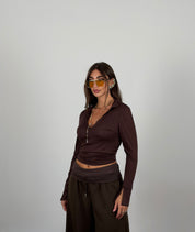 Maglia collo camicia semivelata