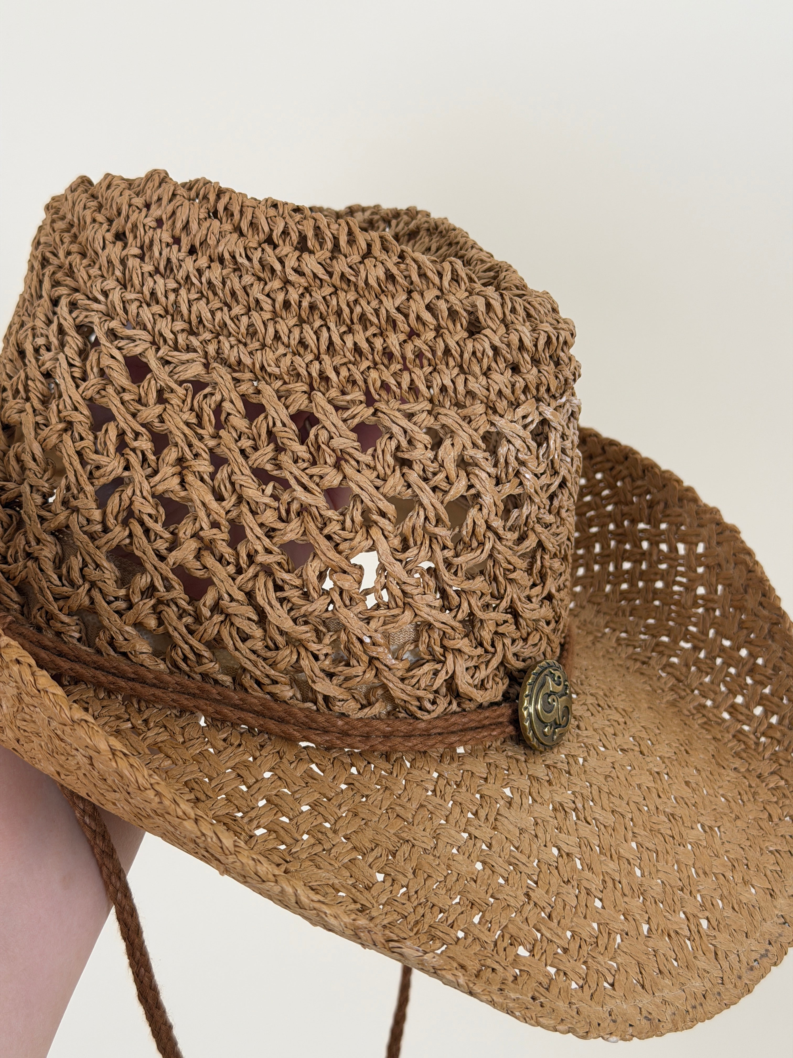 Cappello dettaglio incrociato