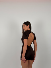 Tuta con spalline e schiena scoperta