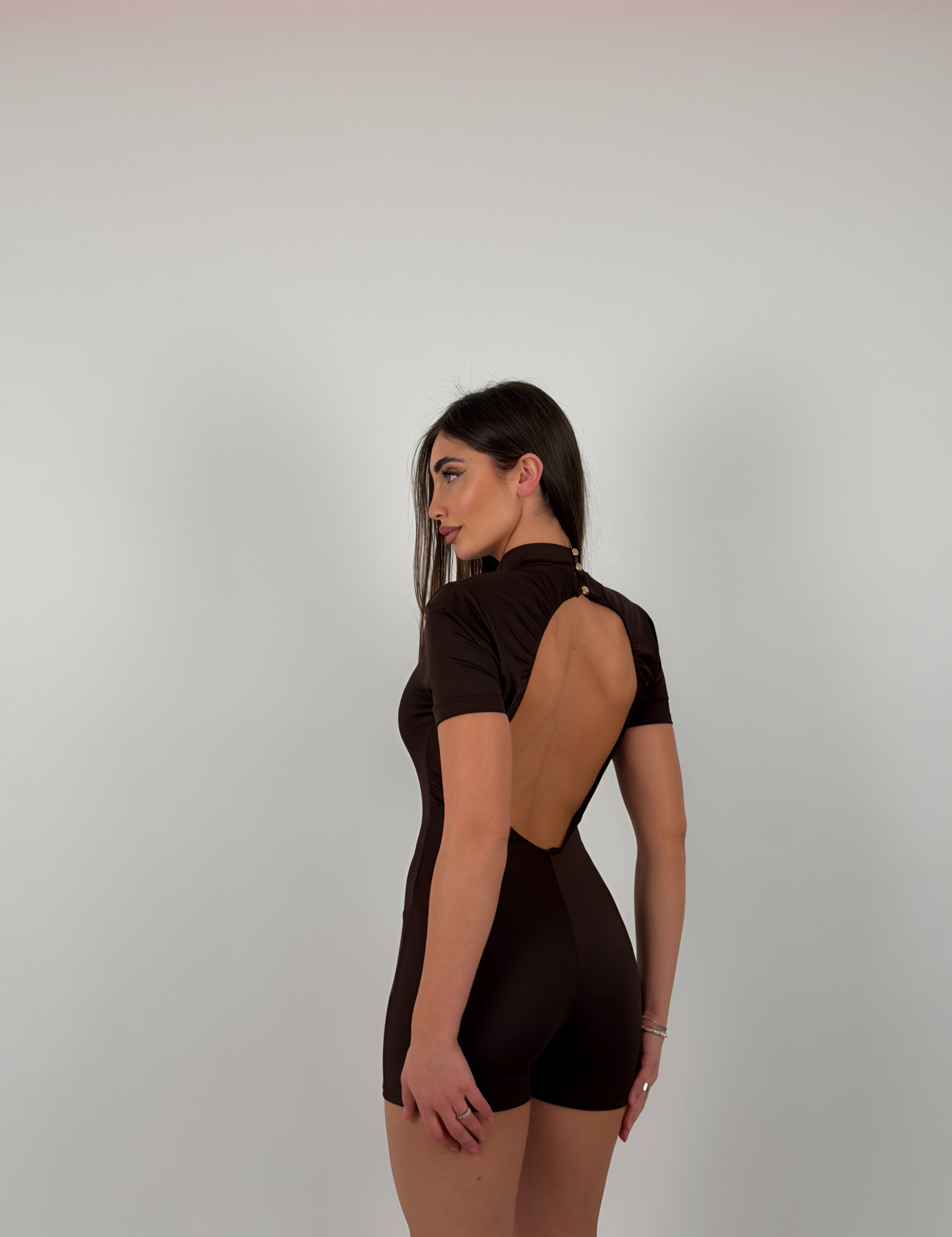 Tuta con spalline e schiena scoperta