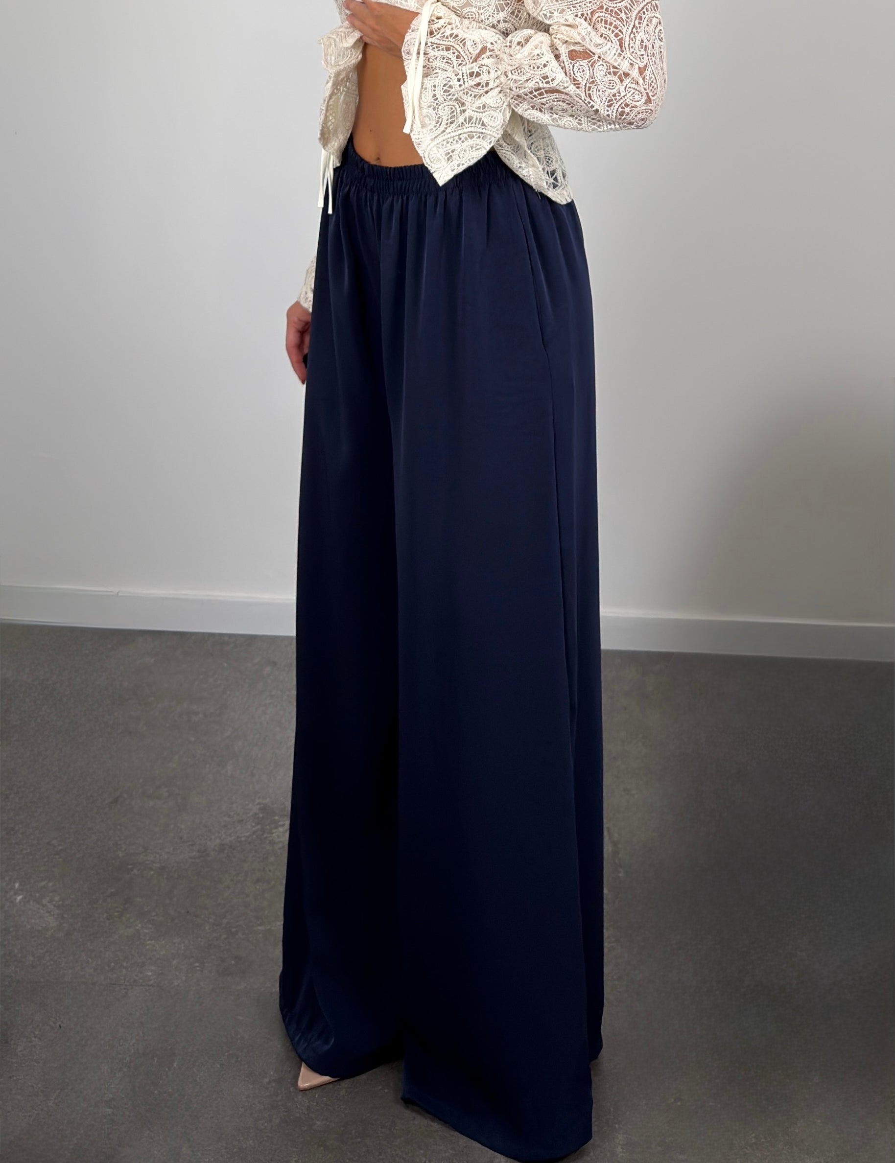 Pantalone semplice con elastico in vita