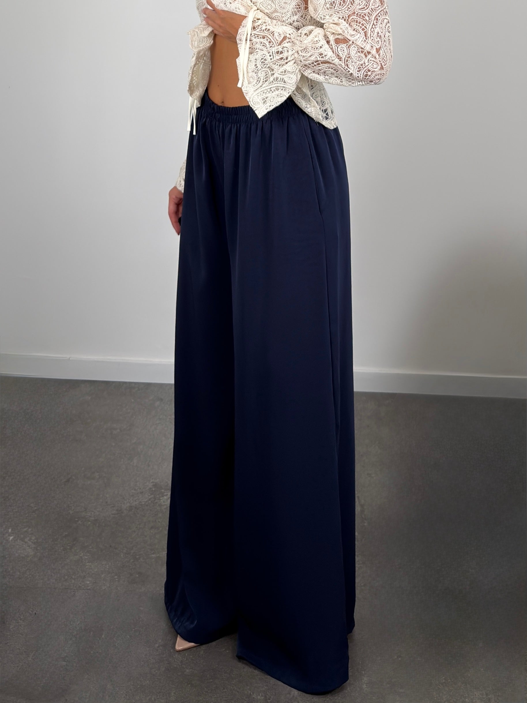Pantalone semplice con elastico in vita