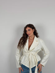 Giacca con cintura in vita