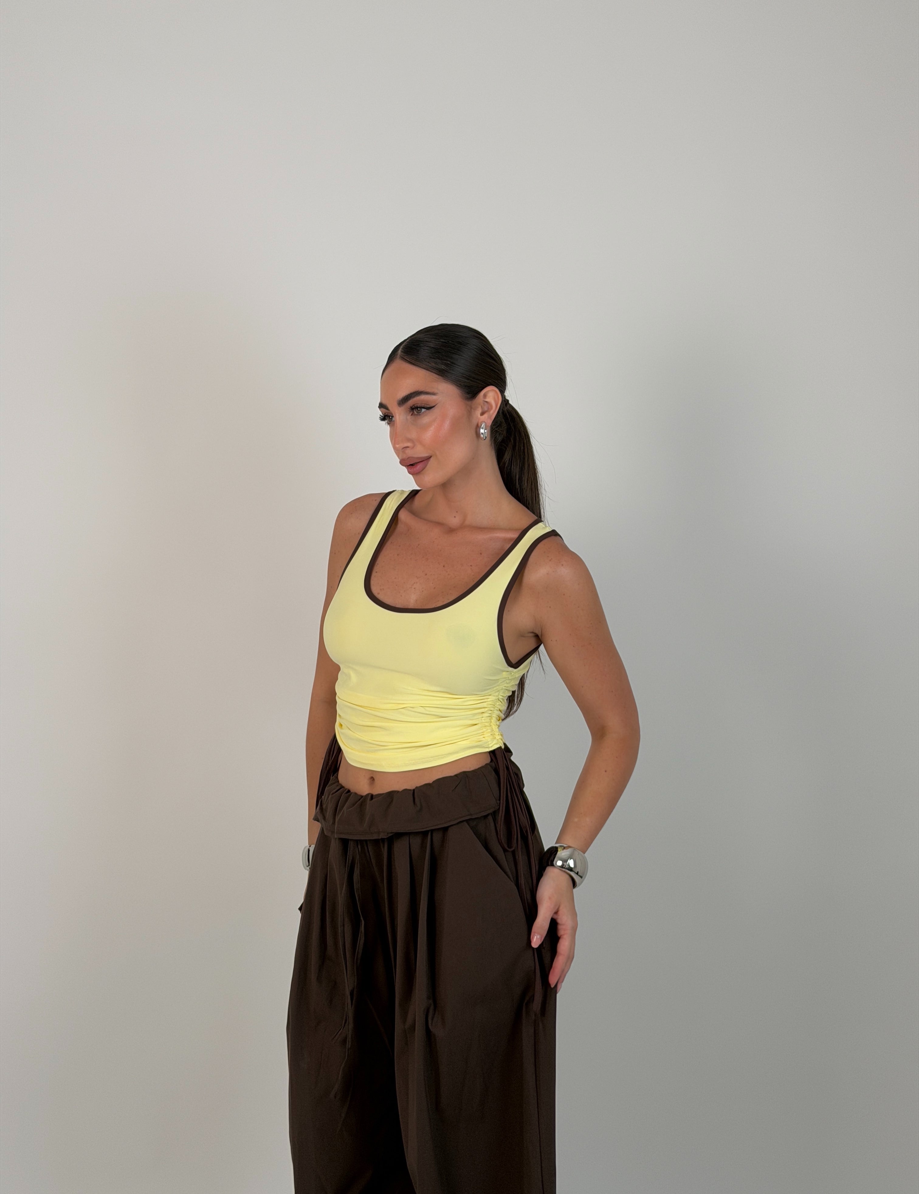 Top bicolor con laccetti
