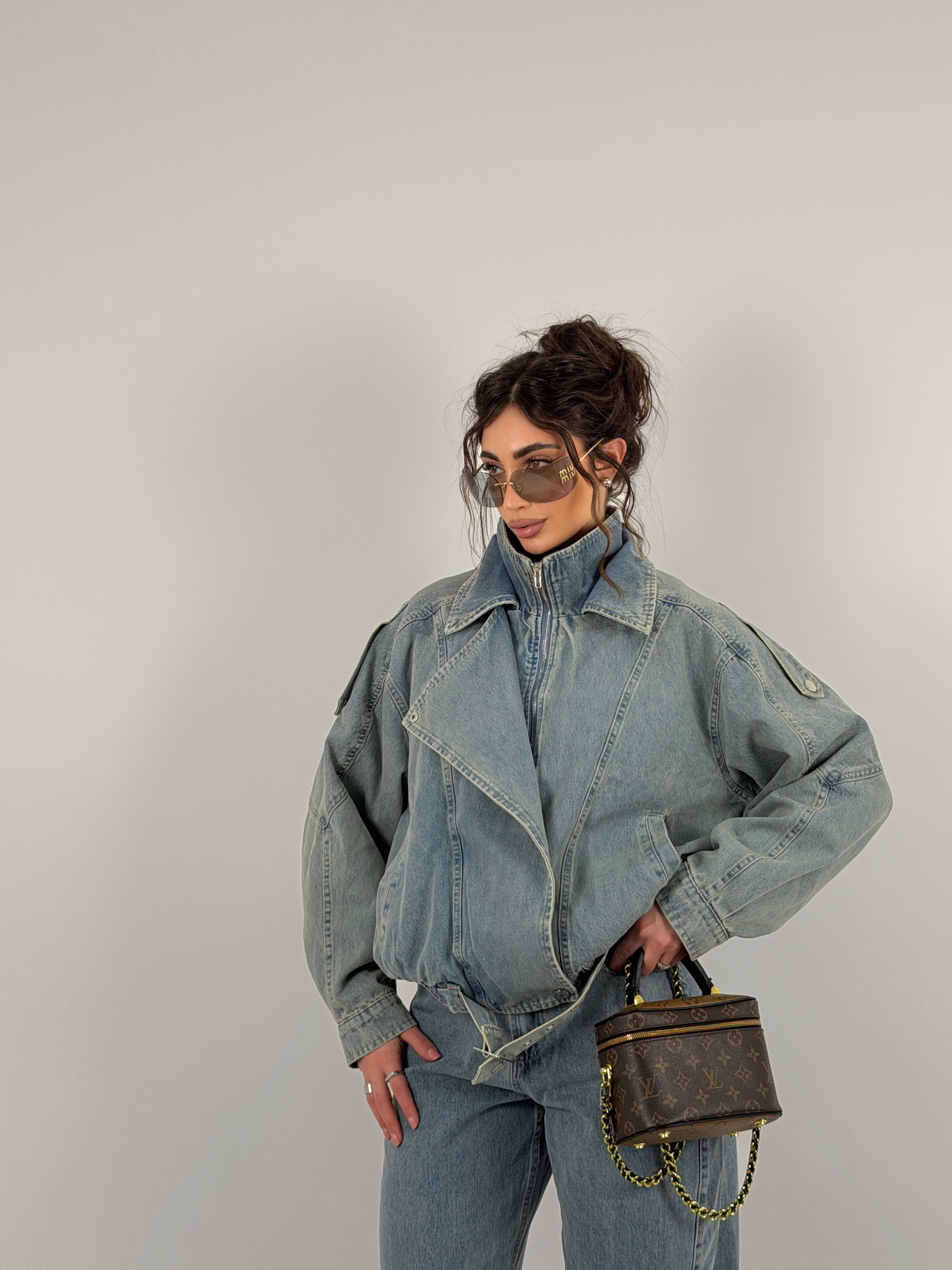 Giacca in denim chiaro con elastico in vita