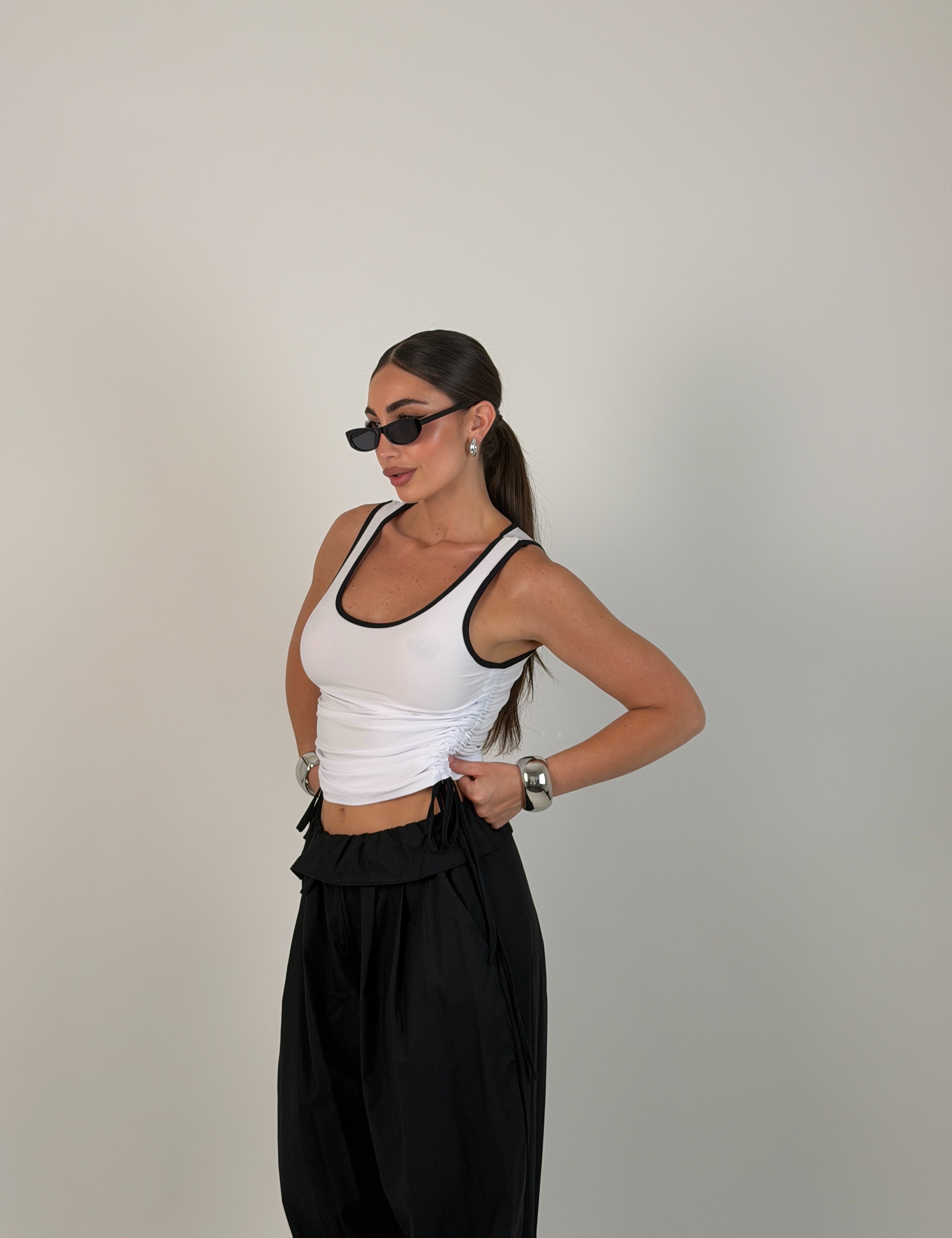 Top bicolor con laccetti