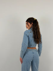 Completo denim chiaro jeans palazzo con bottoni laterali