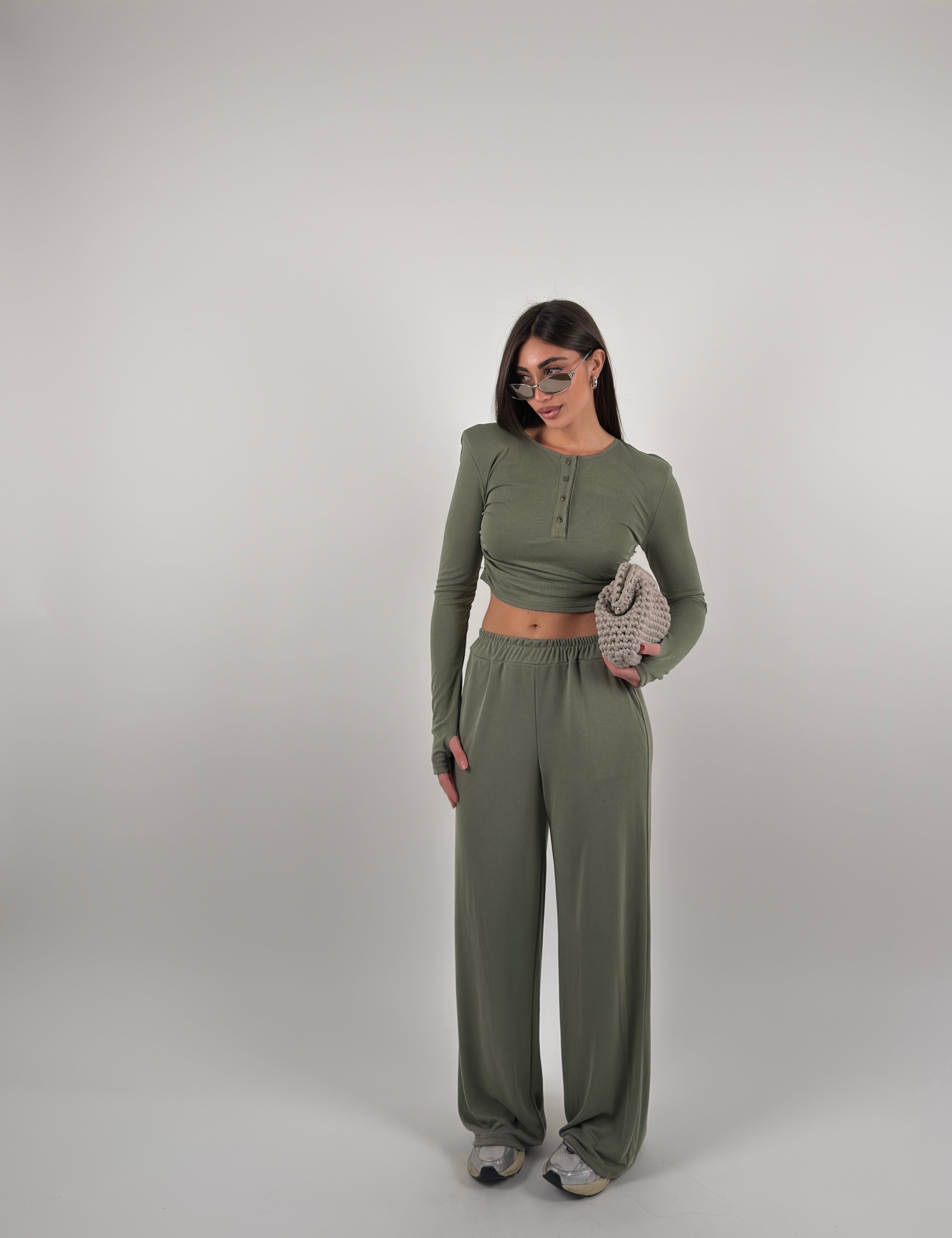 Completo a costine con spalline e bottoncini