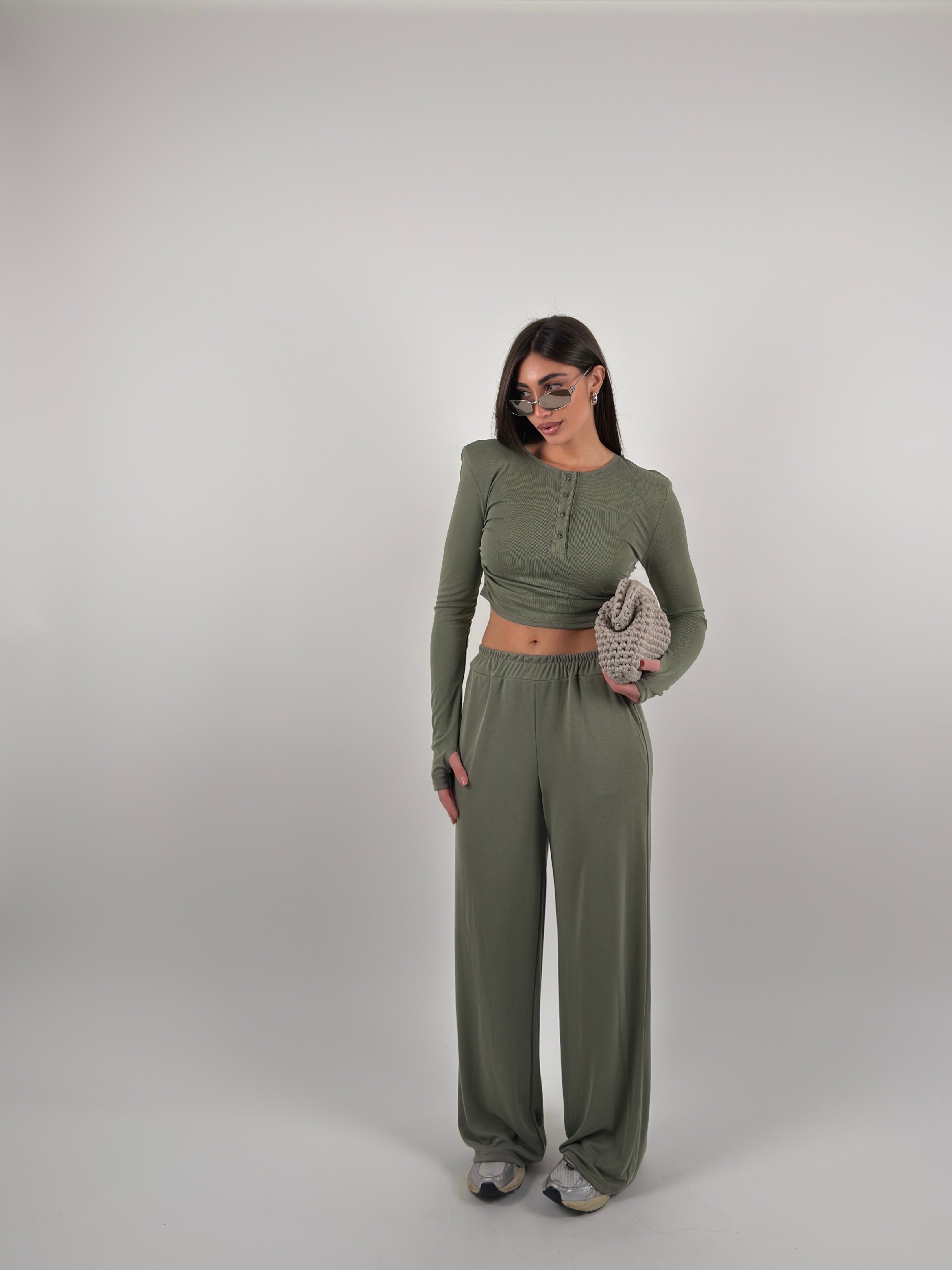 Completo a costine con spalline e bottoncini