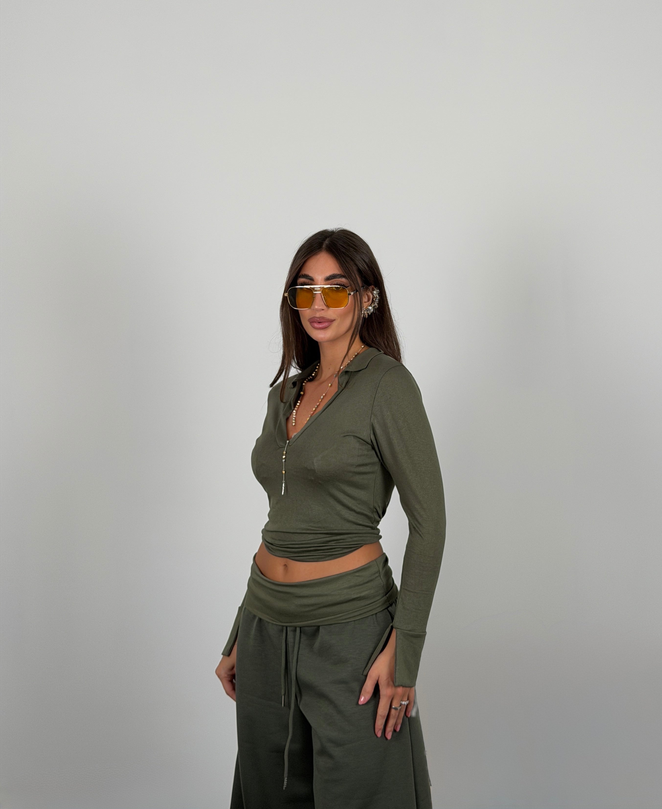 Maglia collo camicia semivelata