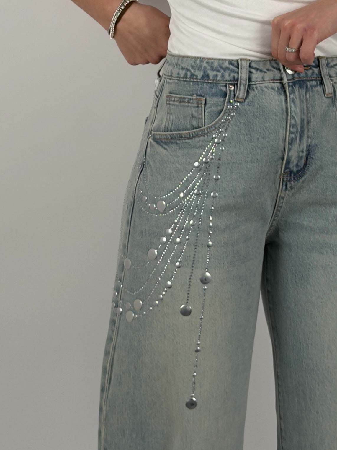 Jeans ballon con borchie laterali