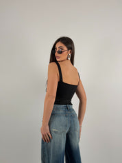 Top con risvolto e stringhe