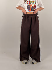 Pantalone con strisce laterali