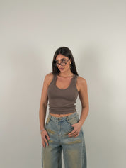 Maglia giromanica a costine con scollo a punta