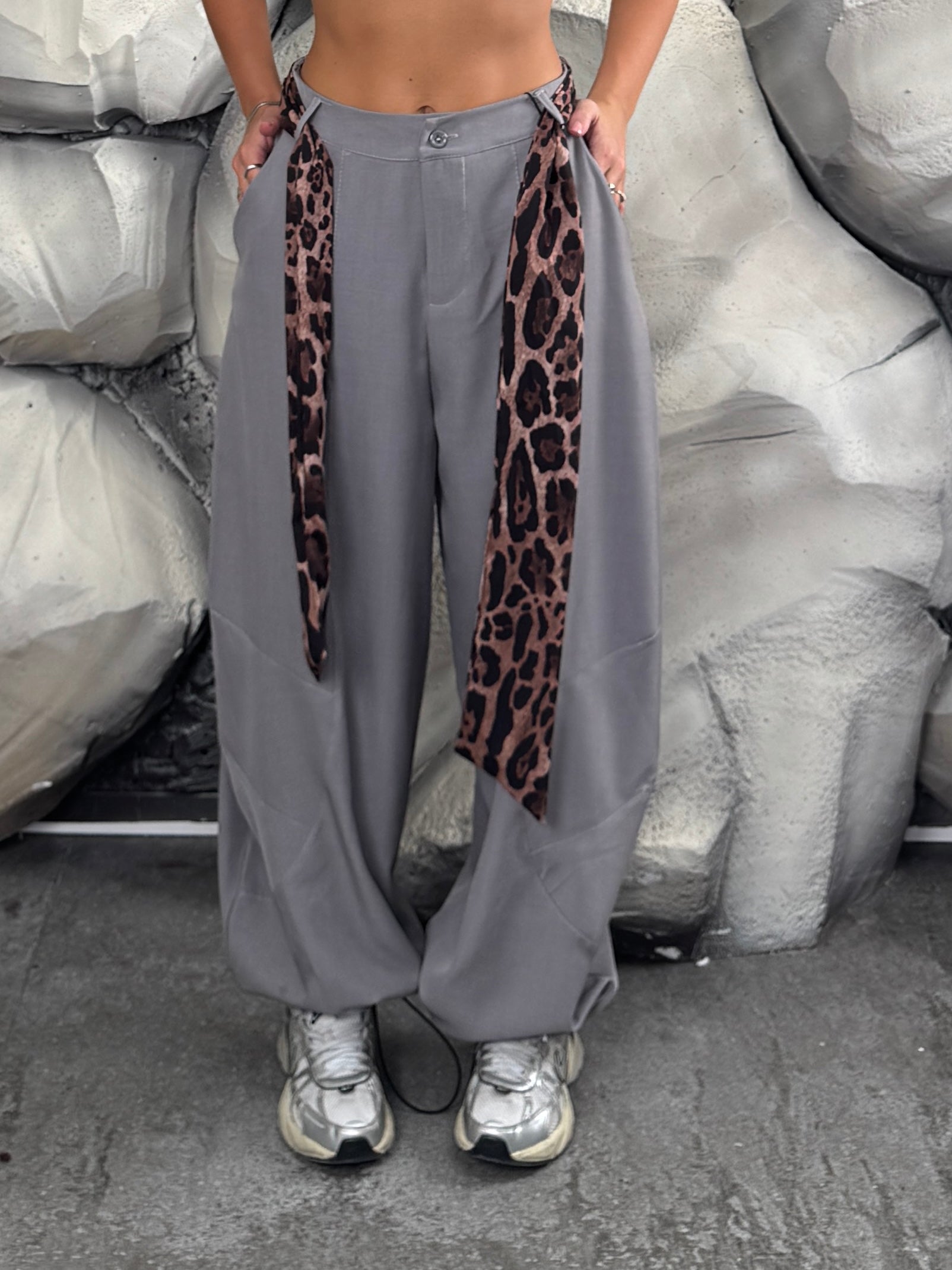 Pantalone con cintura maculata