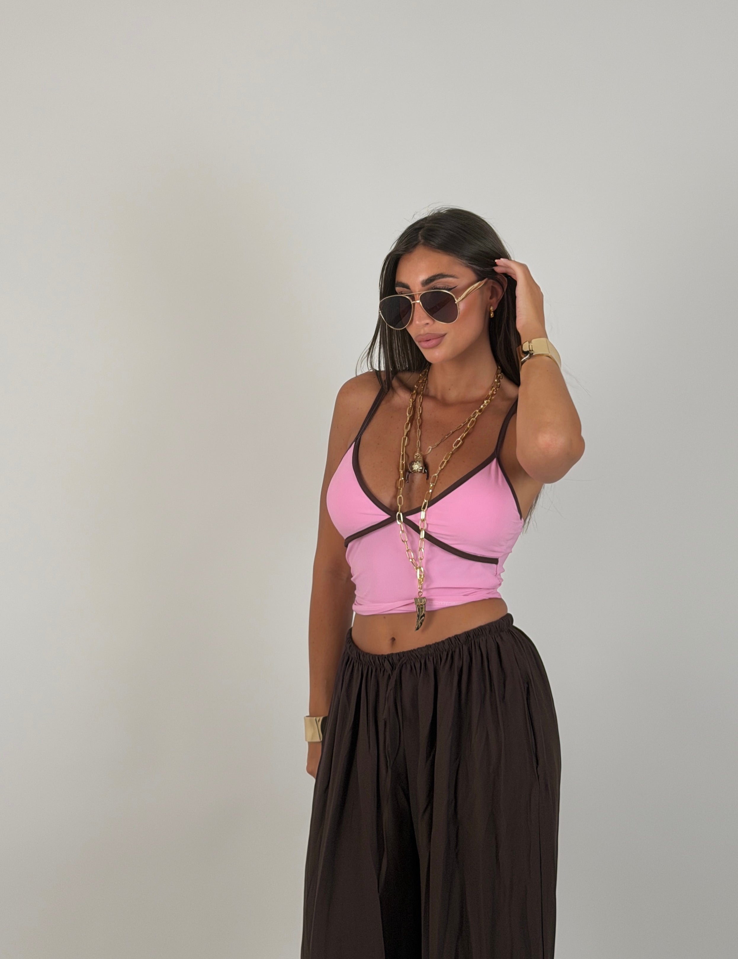 Top doppio colore con bretellina elastica e coppa