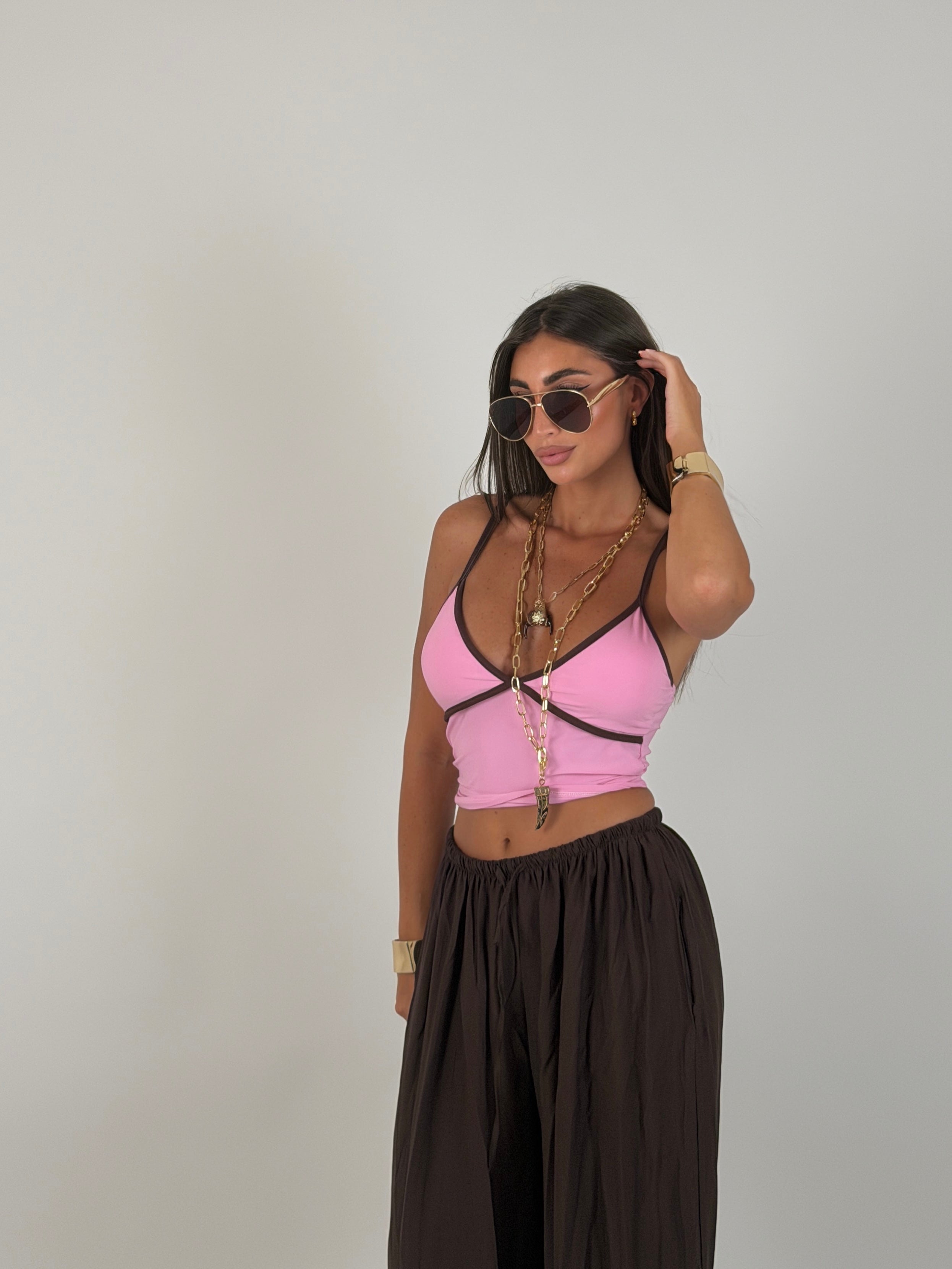 Top doppio colore con bretellina elastica e coppa