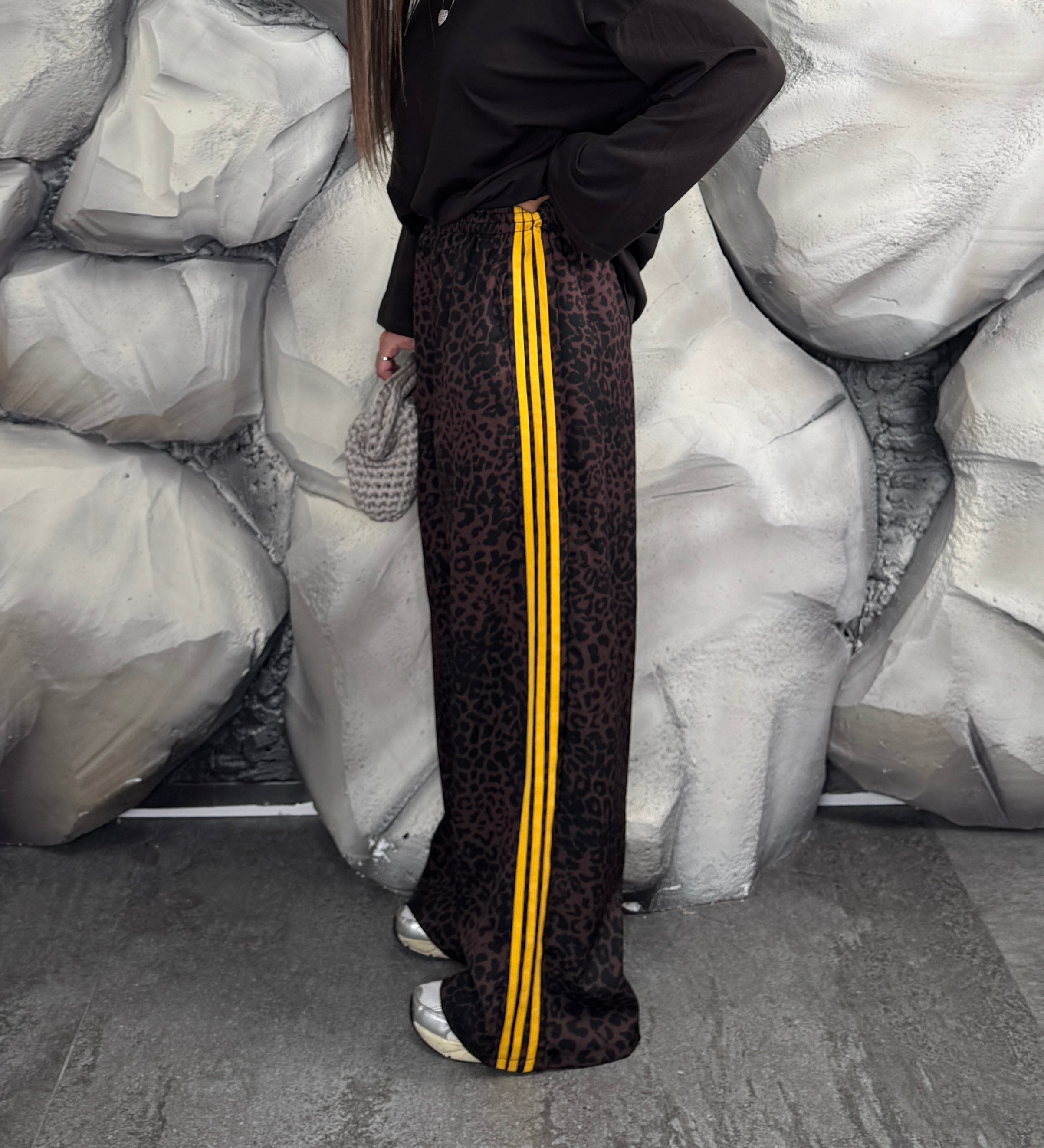 Pantalone maculato con strisce