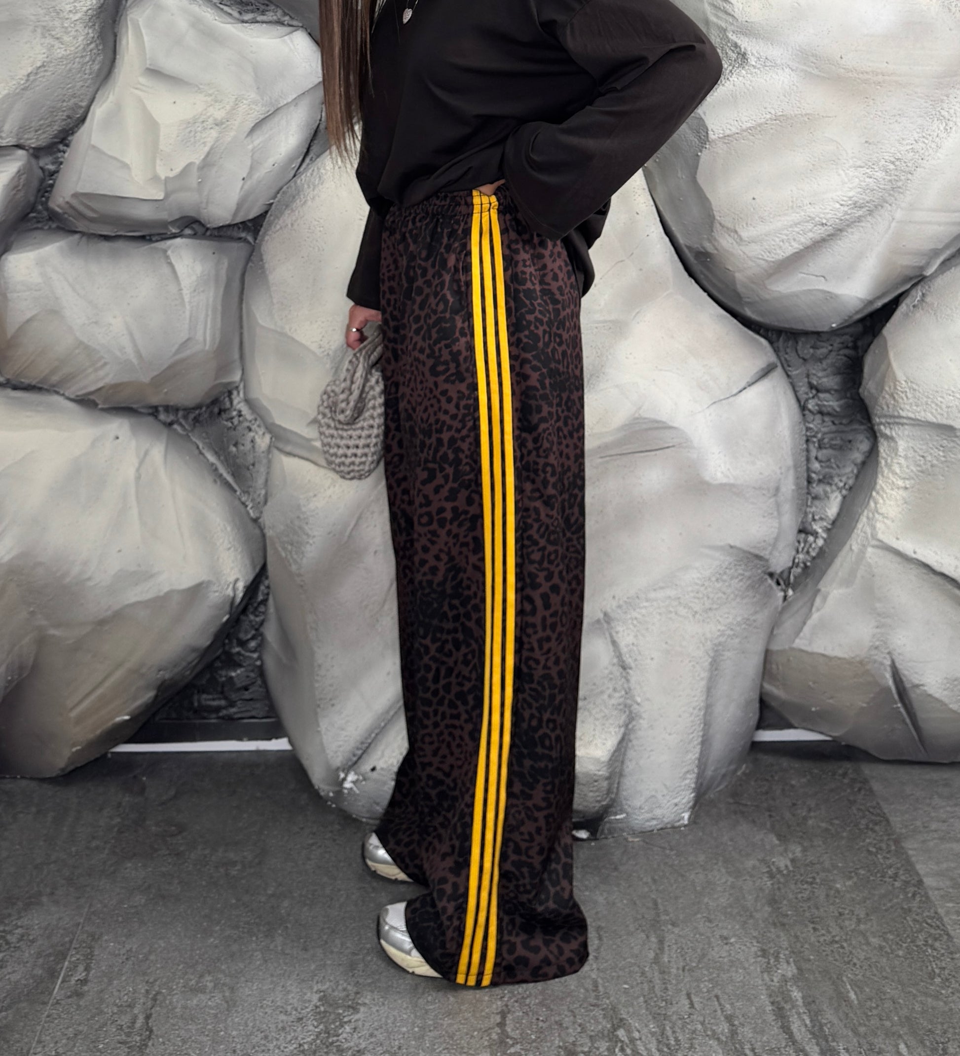 Pantalone maculato con strisce