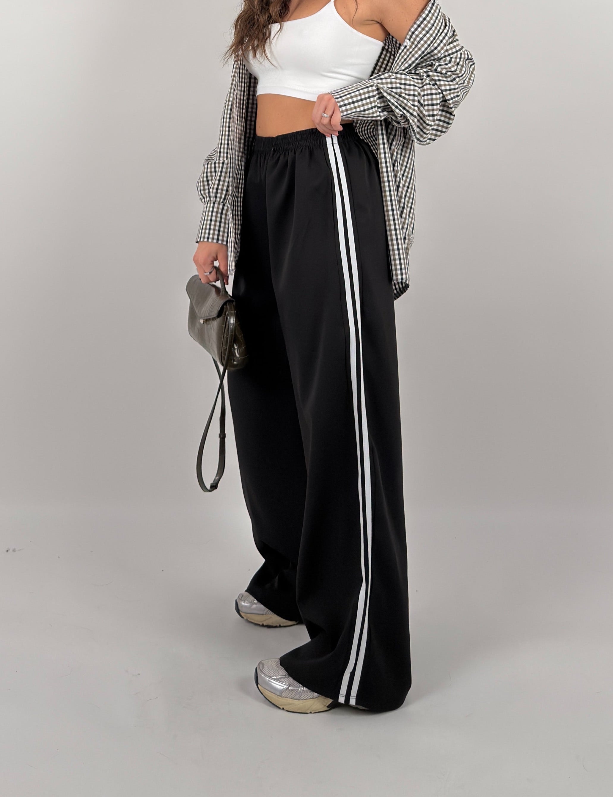 Pantalone con strisce laterali