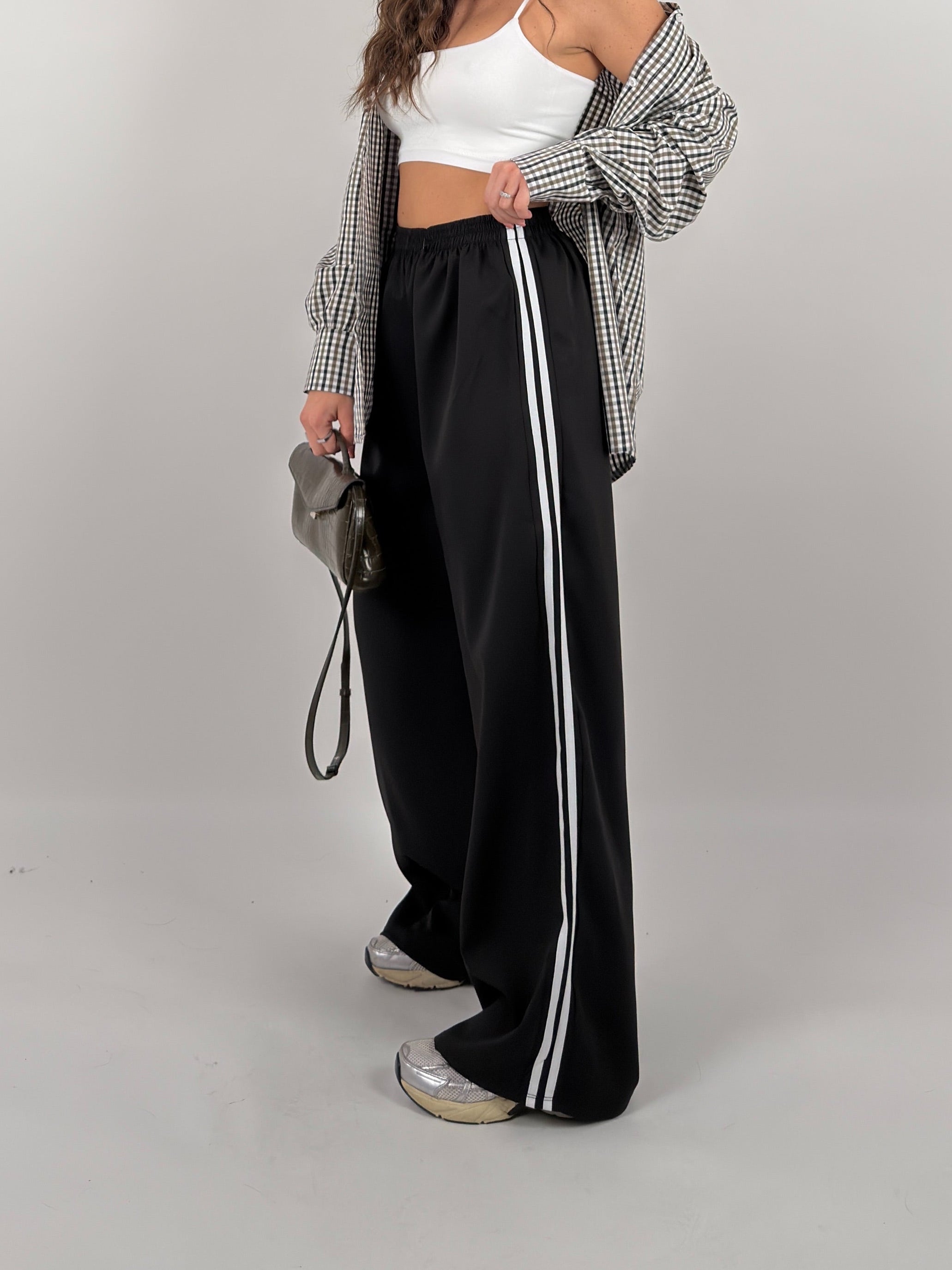 Pantalone con strisce laterali