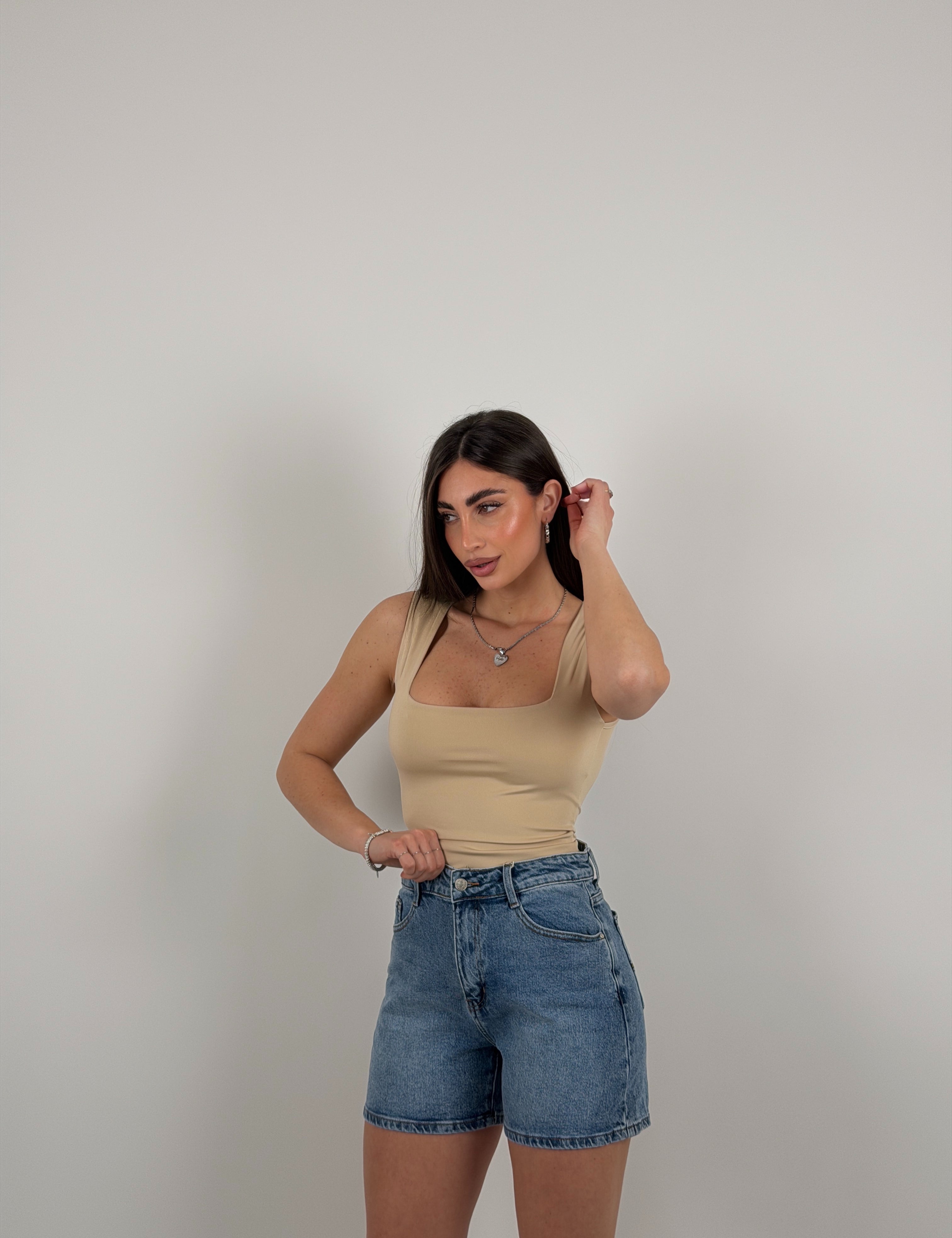 Body giromanica scollo quadrato