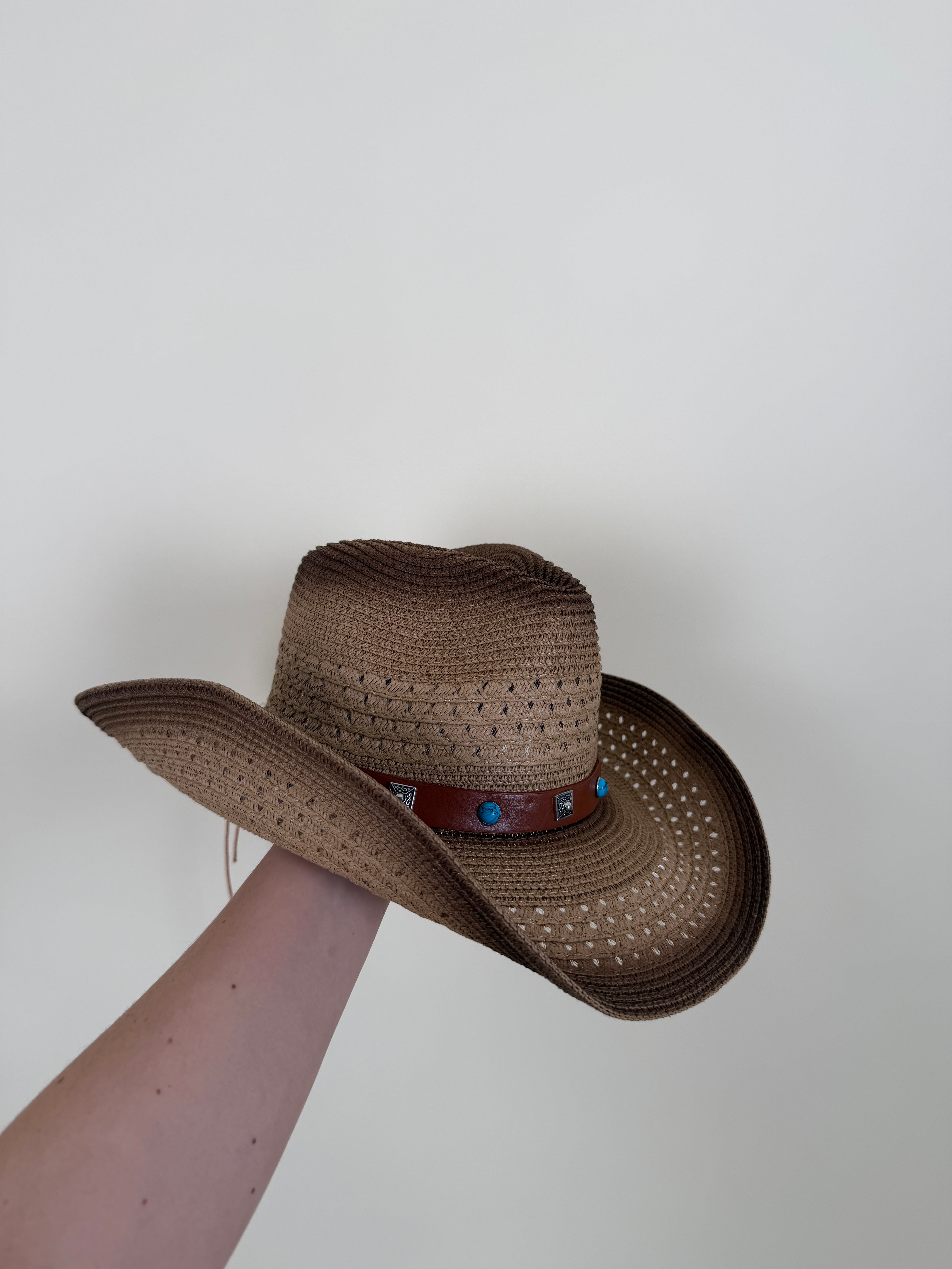 Cappello dettaglio cuoio