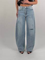 Jeans con cintura e foulard