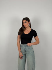 Maglia semivelata con scollo tondo e mezza manica