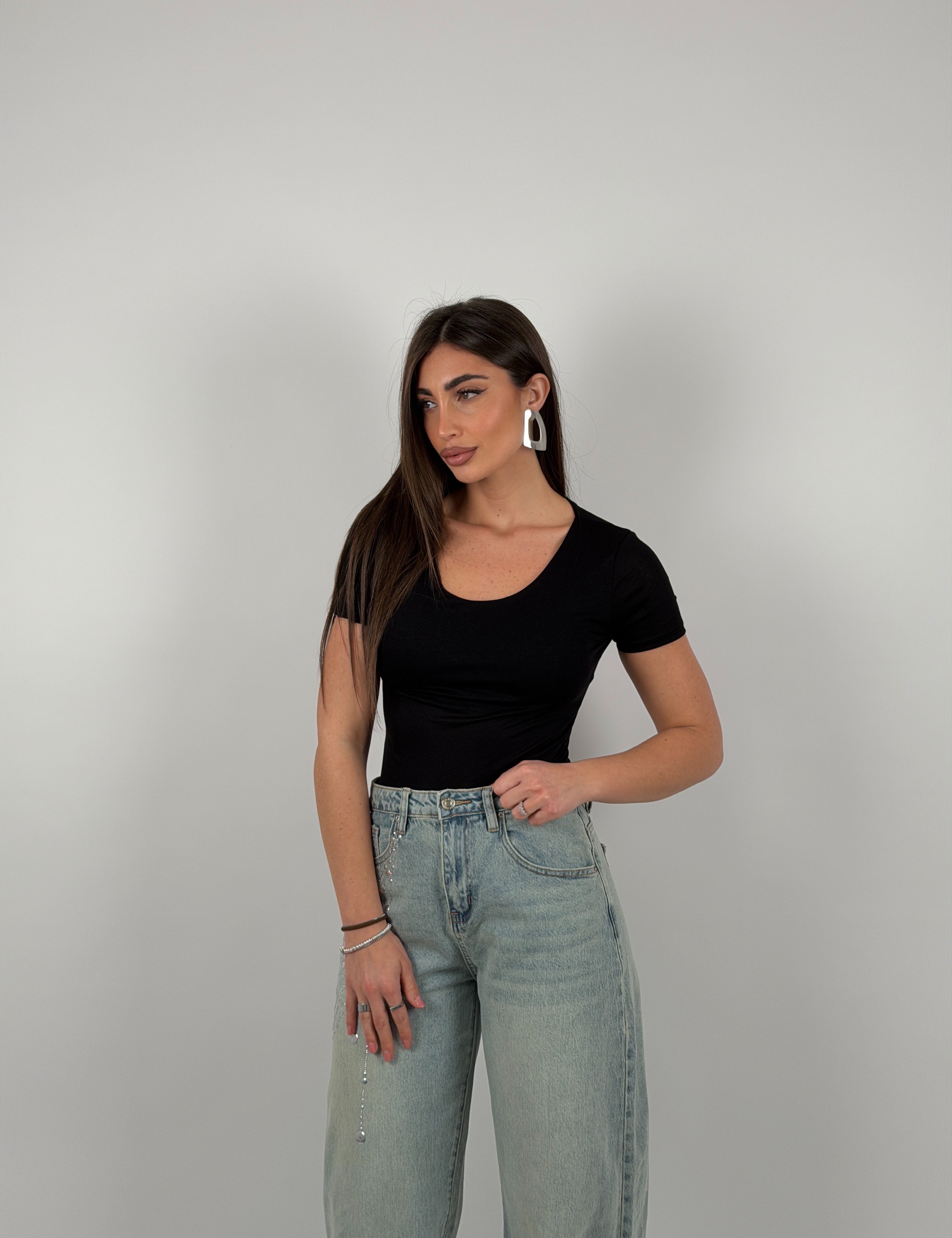 Maglia semivelata con scollo tondo e mezza manica