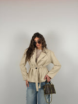 Giacca con spallina strutturata e cintura in vita