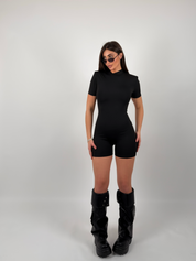 Tuta con spalline e schiena scoperta