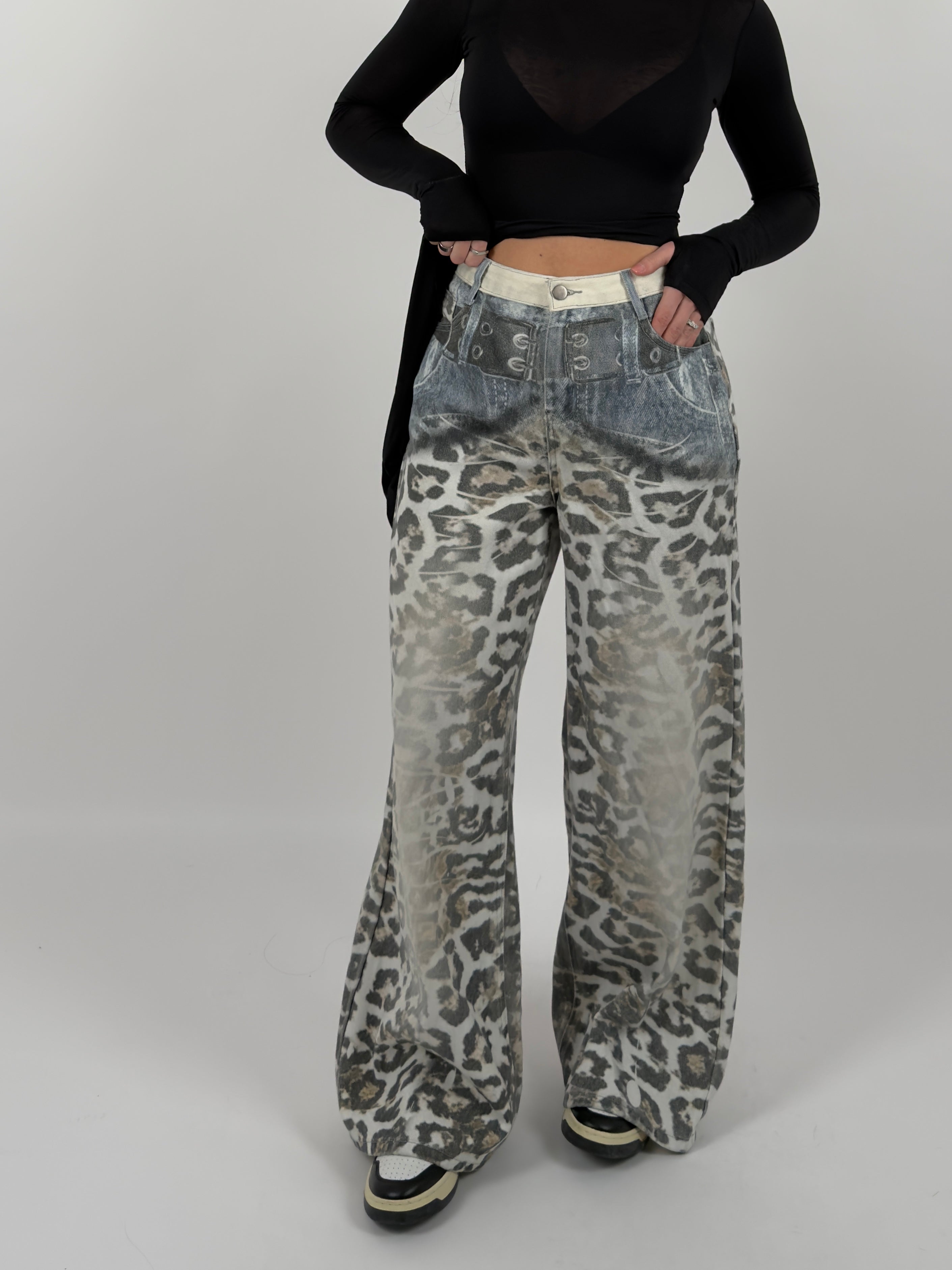 Jeans maculato tessuto fermo