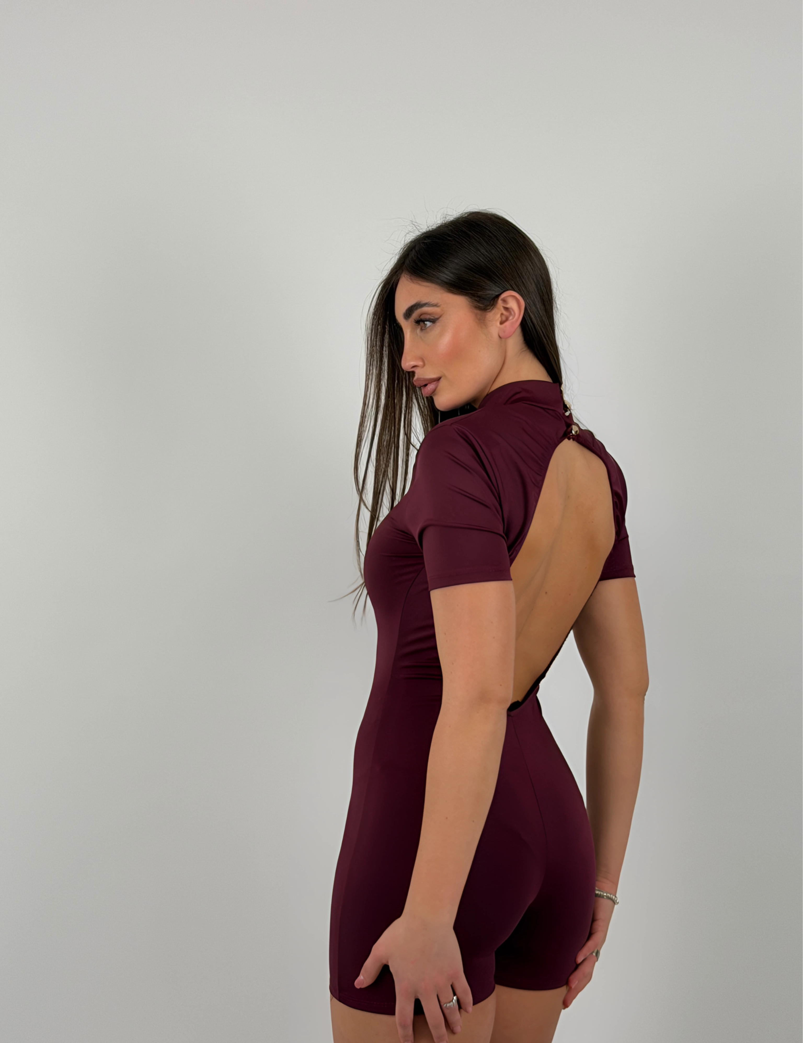 Tuta con spalline e schiena scoperta