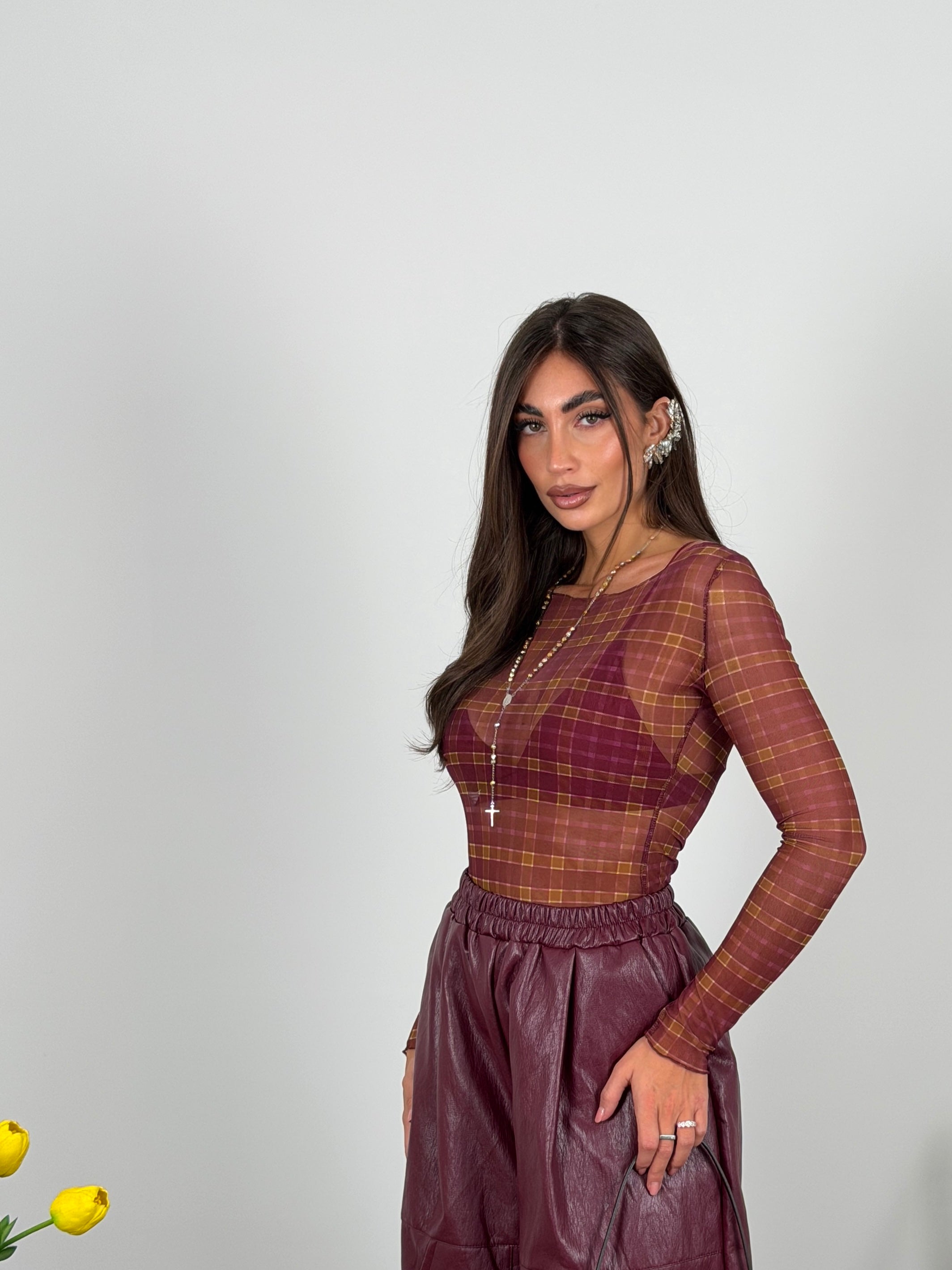Maglia semivelata scollo a barca