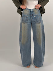 Jeans sabbiato ballon, con ricami