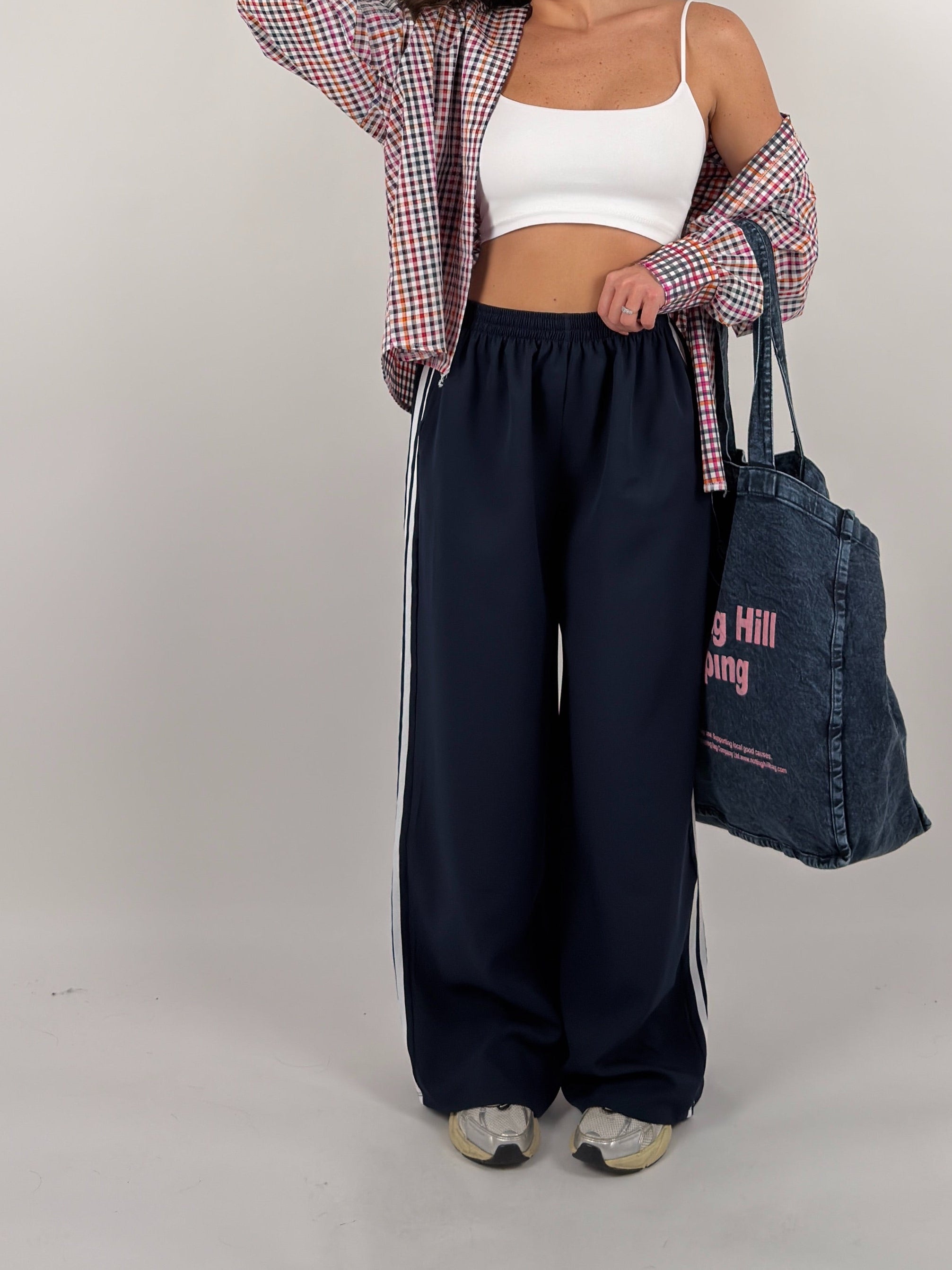 Pantalone con strisce laterali