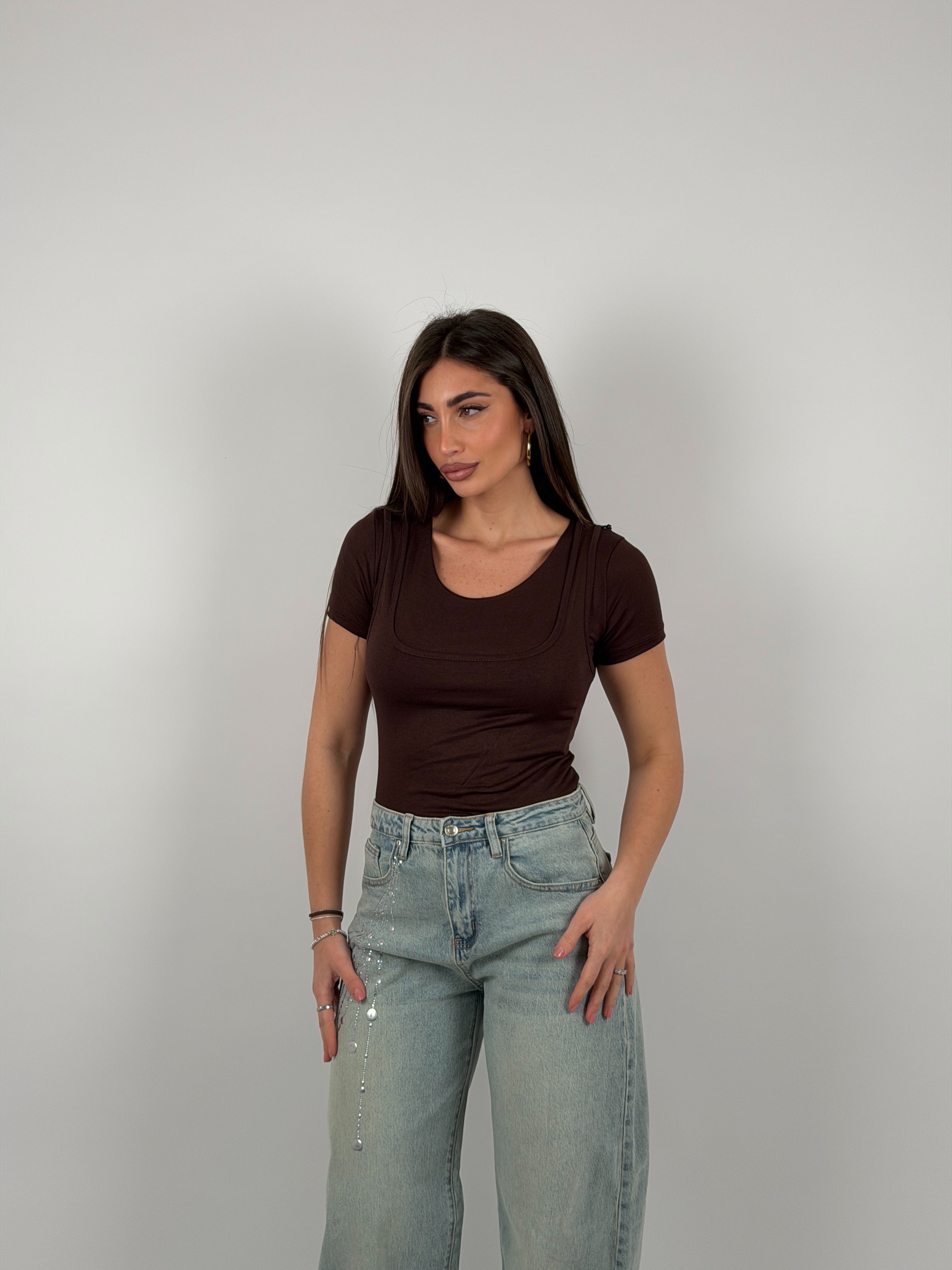 Maglia semivelata con scollo tondo e mezza manica