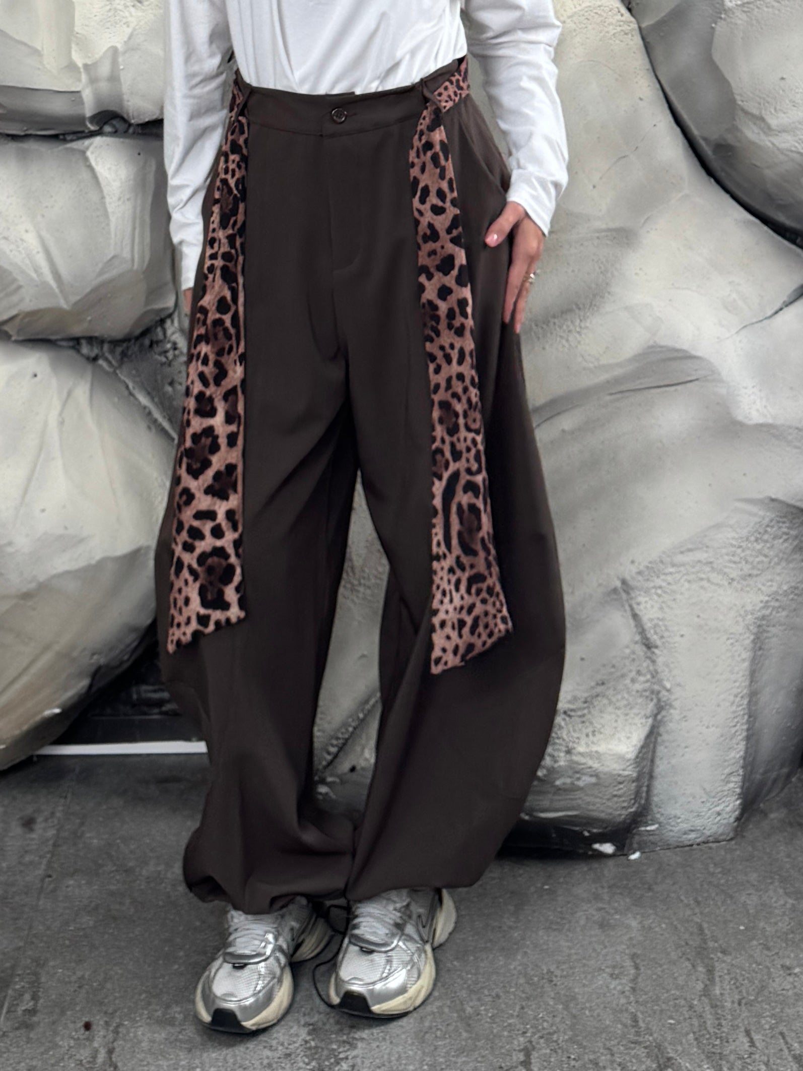 Pantalone con cintura maculata